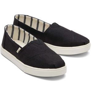 Black slip on TOMs 7.5